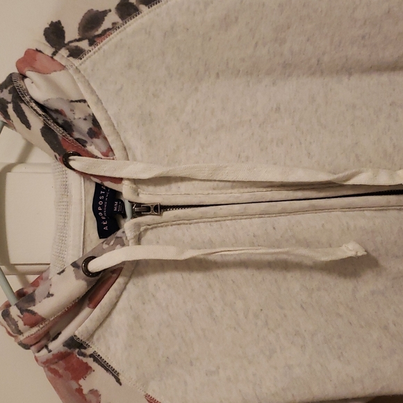 Aeropostale - Picture 2 of 3